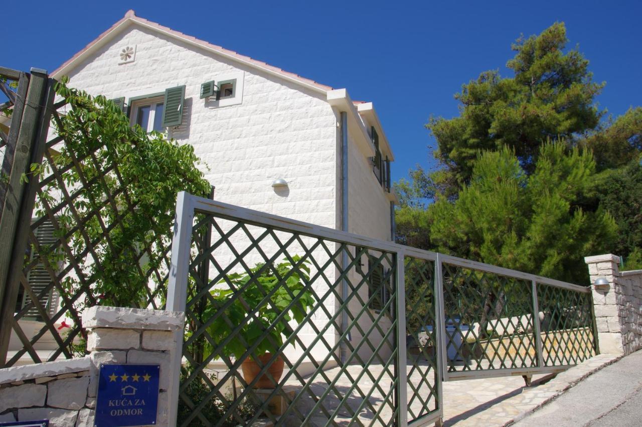 Holiday Home Nevista Sumartin Bagian luar foto