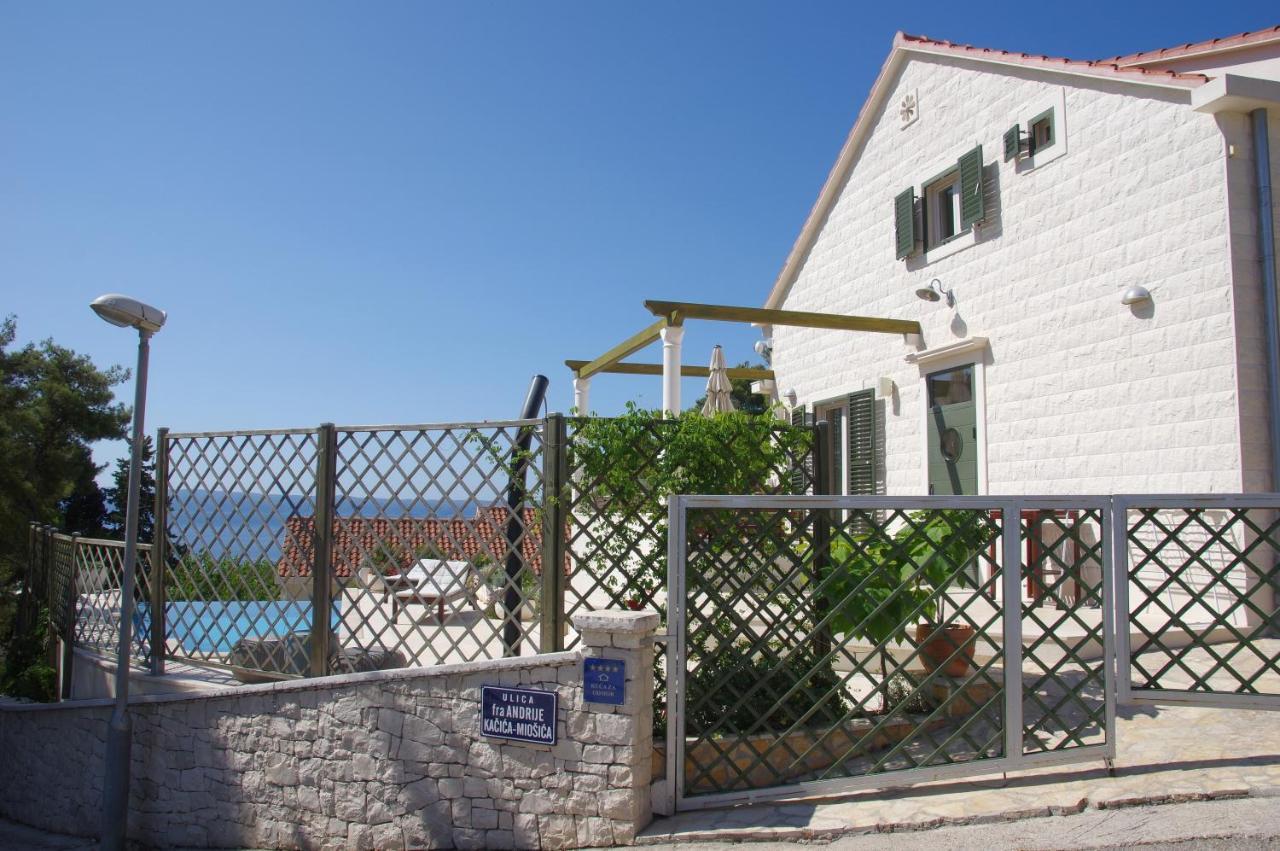 Holiday Home Nevista Sumartin Bagian luar foto