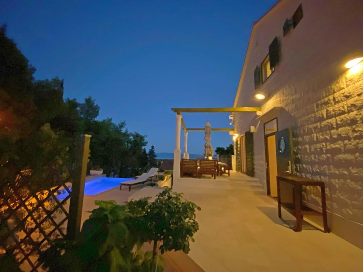 Holiday Home Nevista Sumartin Bagian luar foto