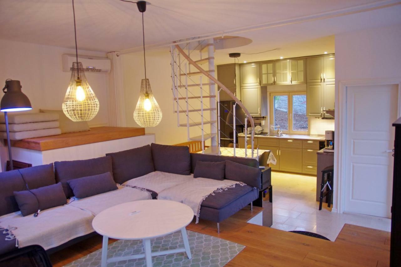 Holiday Home Nevista Sumartin Bagian luar foto