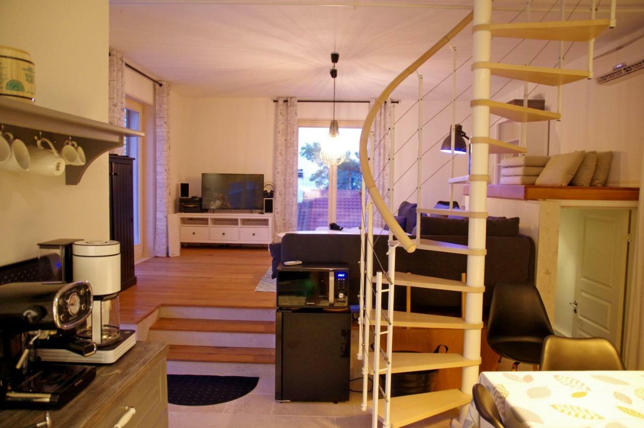 Holiday Home Nevista Sumartin Bagian luar foto