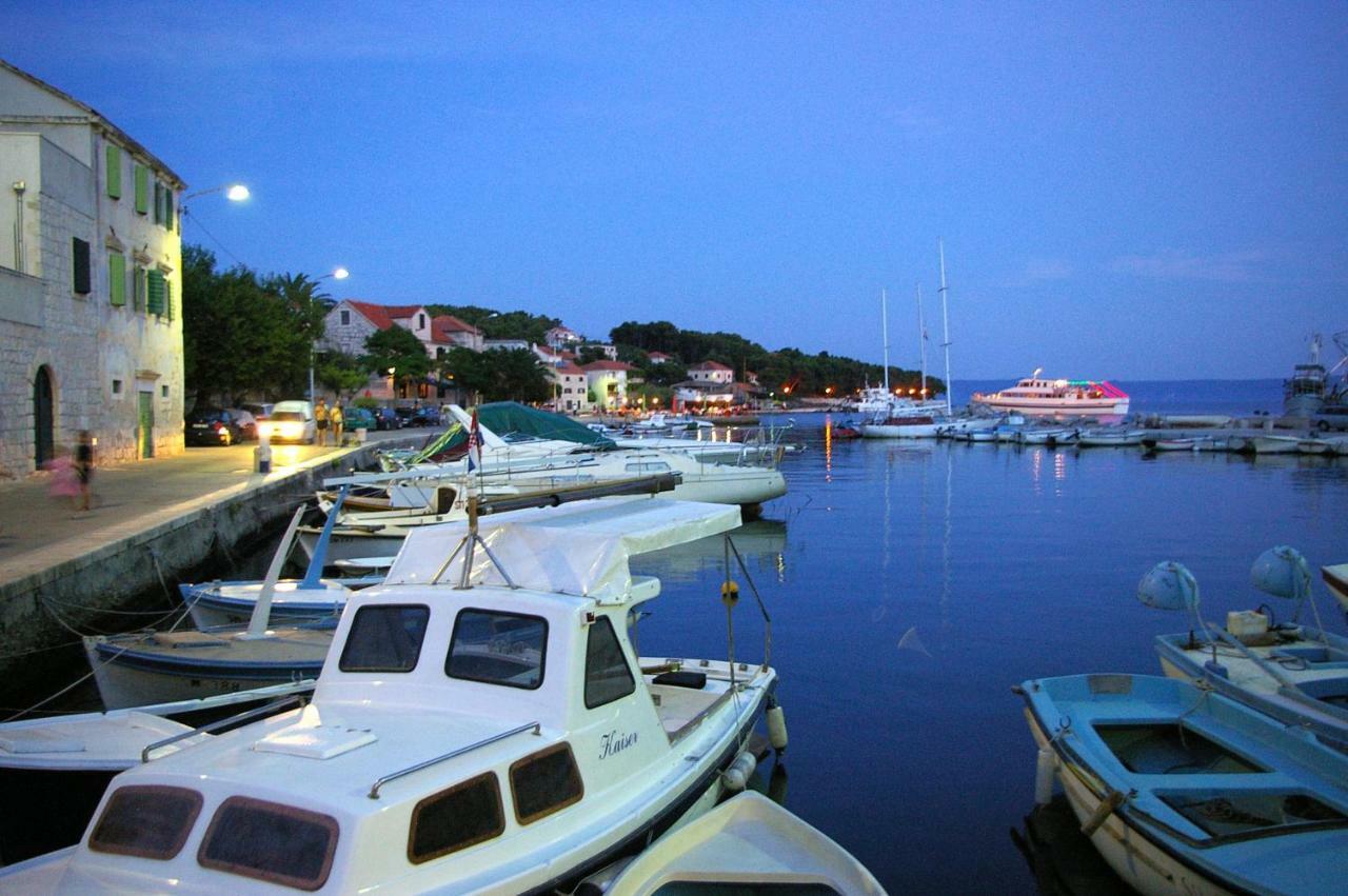 Holiday Home Nevista Sumartin Bagian luar foto
