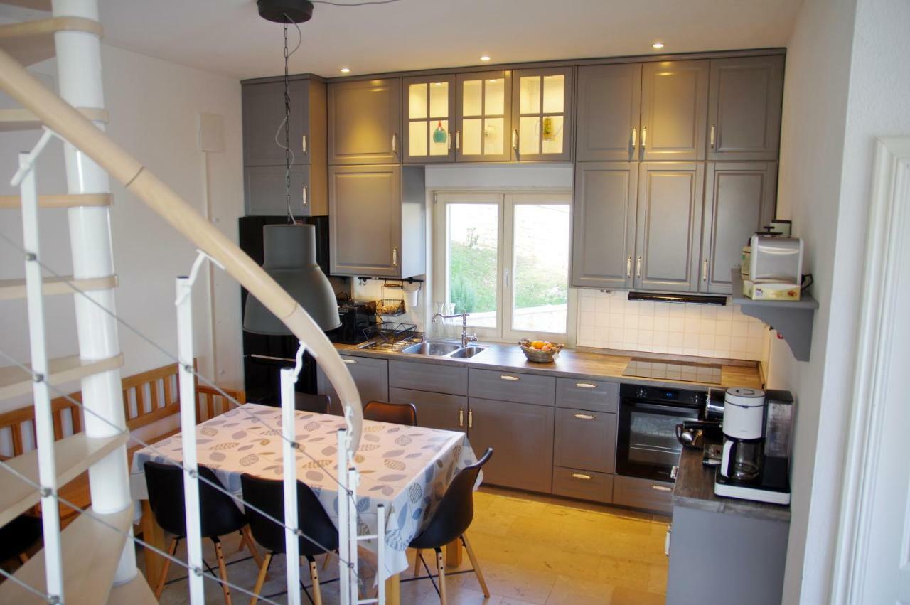 Holiday Home Nevista Sumartin Bagian luar foto
