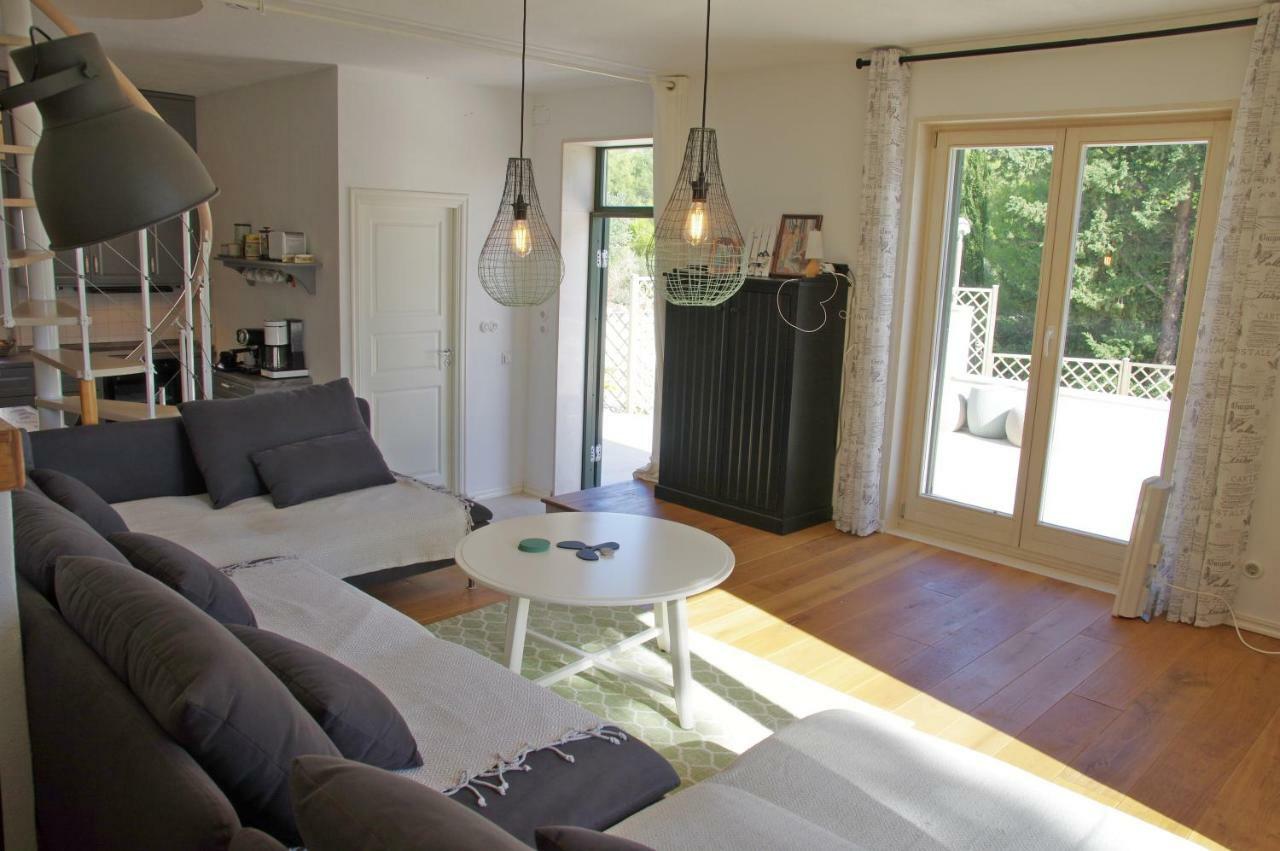 Holiday Home Nevista Sumartin Bagian luar foto